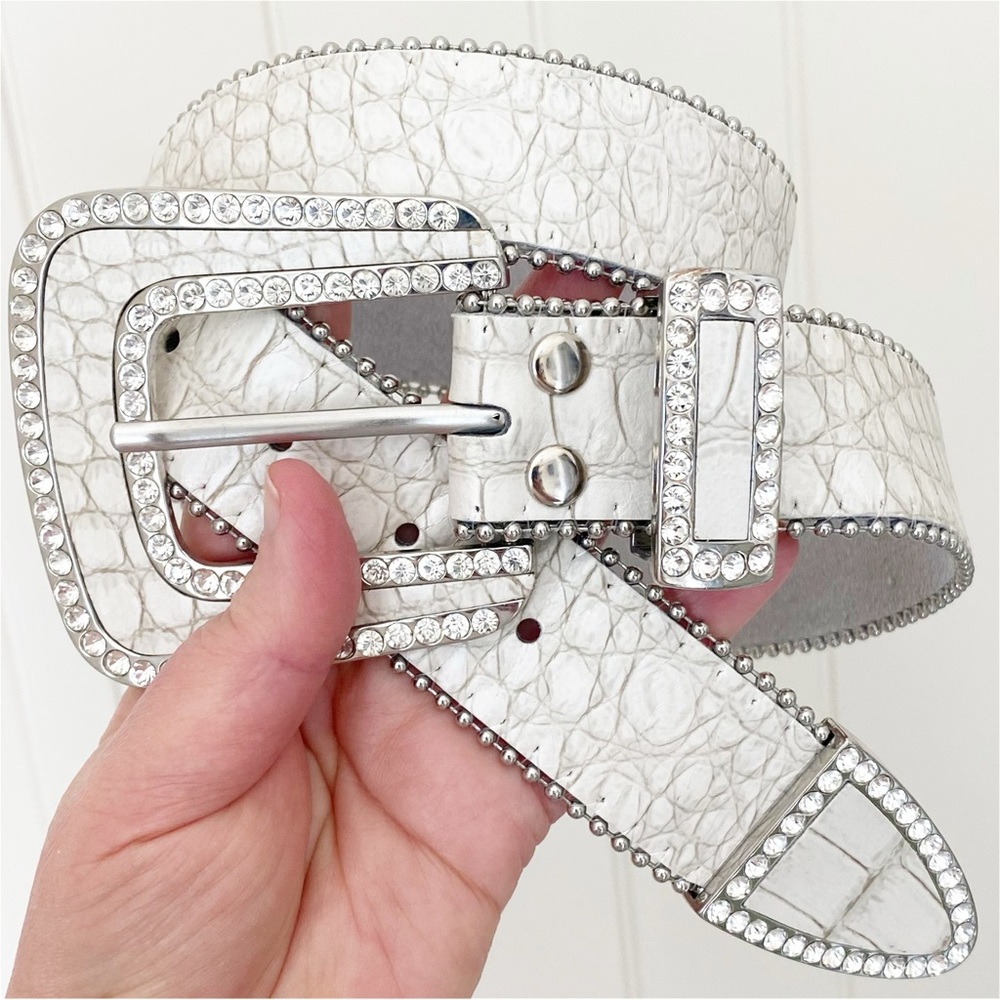 LIKE NEW Chic White Croc-Embossed Belt with Rhinestones